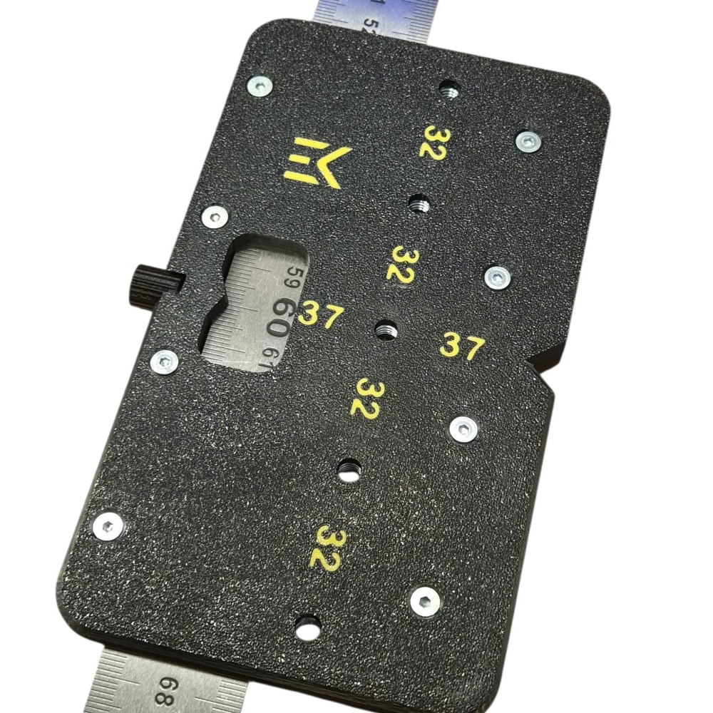 Lentynų gręžimo šablonas 5x32-37 V261002, montuojasi ant metalinės liniuotės