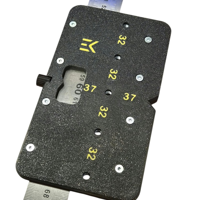 Lentynų gręžimo šablonas 5x32-37 V261002, montuojasi ant metalinės liniuotės