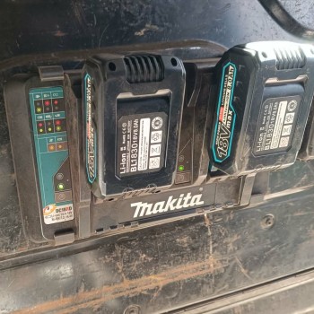 Makita DC18RD sieninis laikiklis