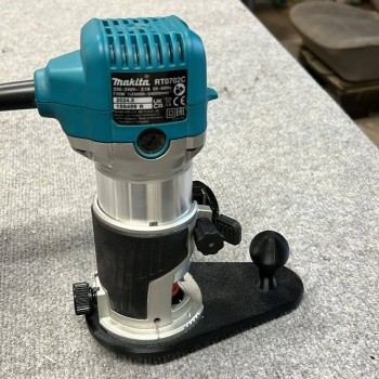 Makita RT0702C frezavimo padas